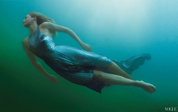 Surreal-And-Wonderful-Photos- Models-Mermaids